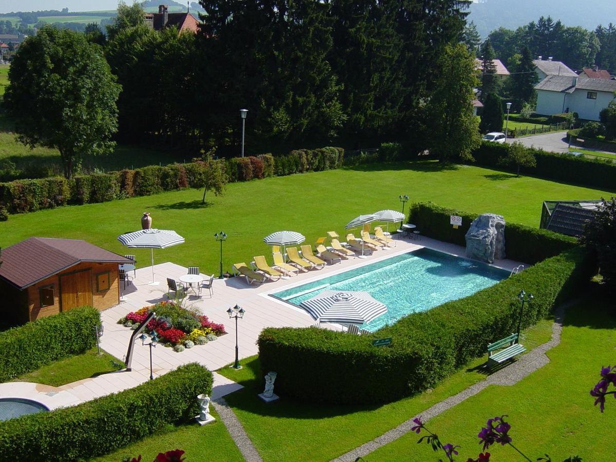 Hotel Weismann Sankt Georgen im Attergau Exterior foto